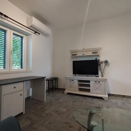 Apartament Mirna *