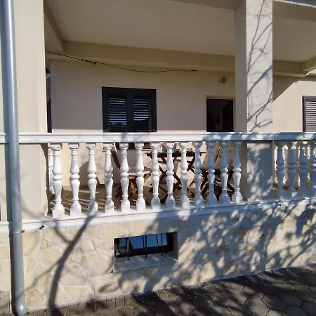 Mirna Apartment *