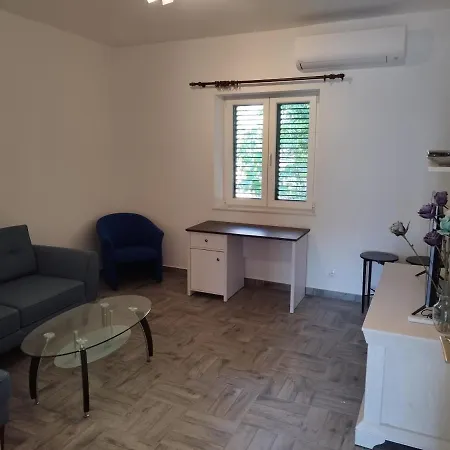 Apartament Mirna