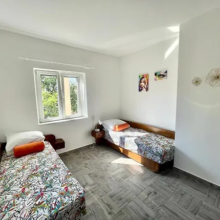 Apartament Mirna *